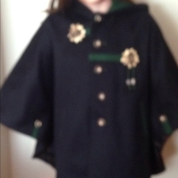 Little girl authentic German cape. - Picture 3 of 8